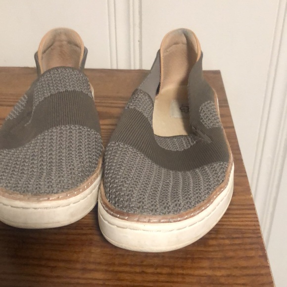 Uggs - Picture 2 of 4